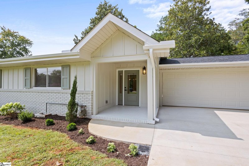 Property image 2 at 8 Yancey Drive, Greenville, SC 29615