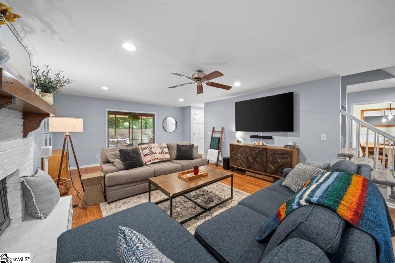 Property image 2 at 212 Gilderbrook Road, Greenville, SC 29615