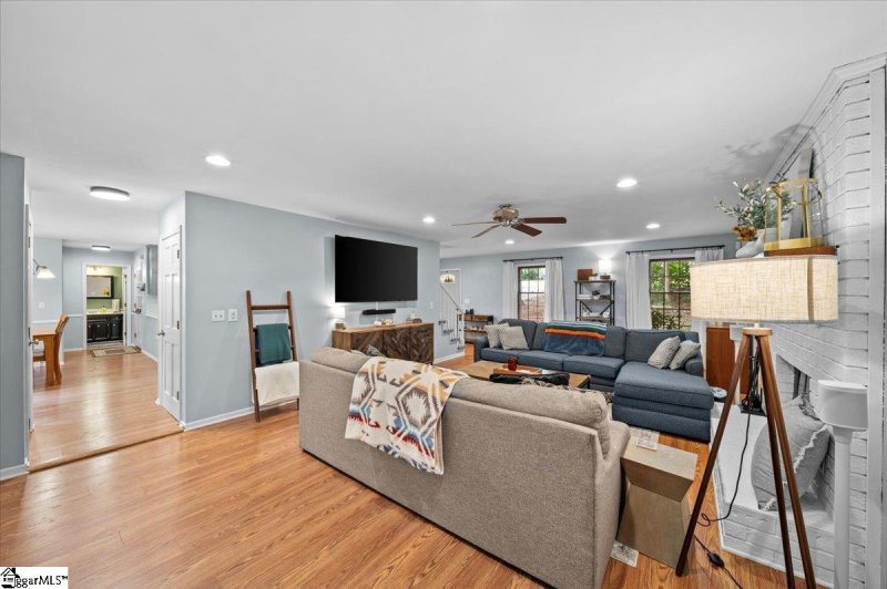 Property image 3 at 212 Gilderbrook Road, Greenville, SC 29615