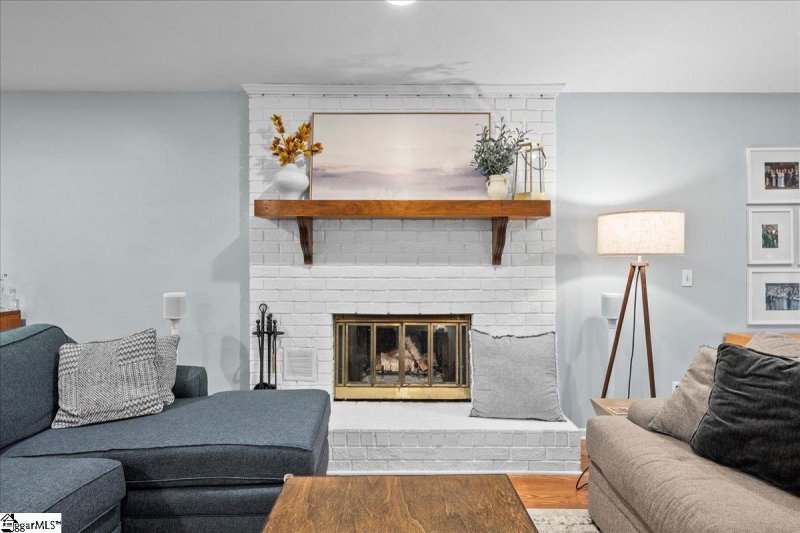 Property image 4 at 212 Gilderbrook Road, Greenville, SC 29615