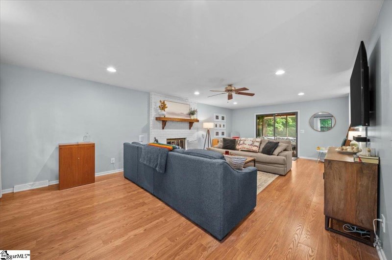 Property image 5 at 212 Gilderbrook Road, Greenville, SC 29615