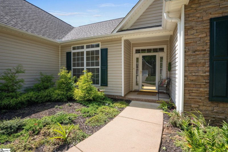 Property image 2 at 15 Hanging Moss Lane, Greenville, SC 29615