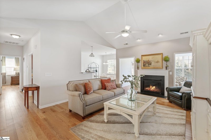 Property image 3 at 15 Hanging Moss Lane, Greenville, SC 29615