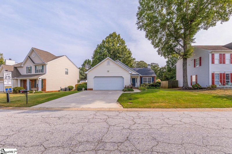 Property image 2 at 6 Fairview Lake Way, Simpsonville, SC 29680