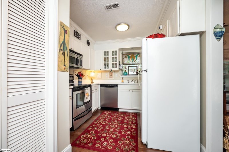 Property image 4 at 925 Cleveland Street, Greenville, SC 29601-4574