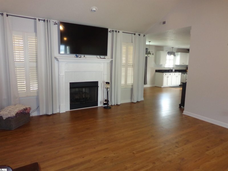 Property image 3 at 22 Cole Creek Court, Greer, SC 29651-5070