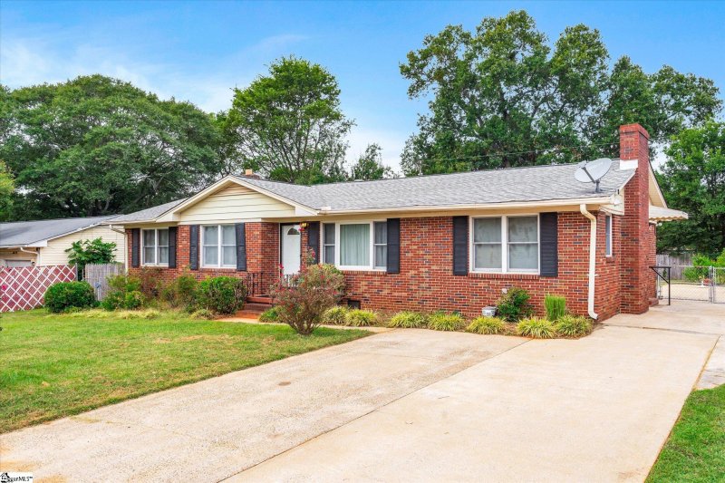 Property image 3 at 6 Folkstone Street, Greenville, SC 29605-4617