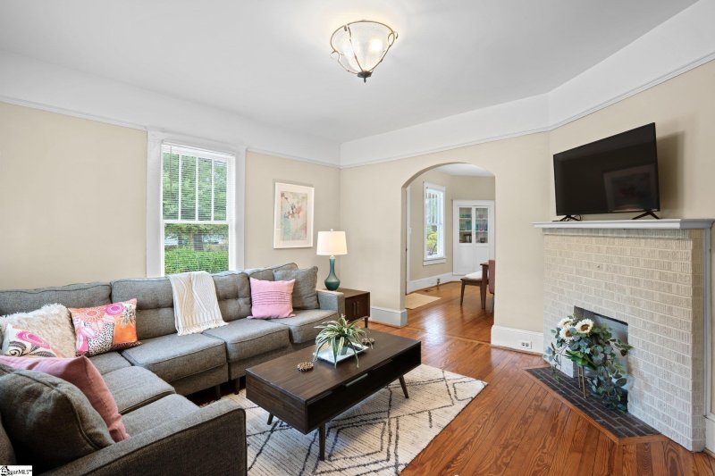 Property image 3 at 124 Ebaugh Avenue, Greenville, SC 29607