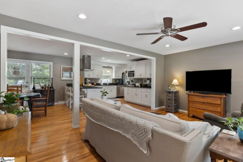 Property image 2 at 131 Biltmore Circle, Easley, SC 29642