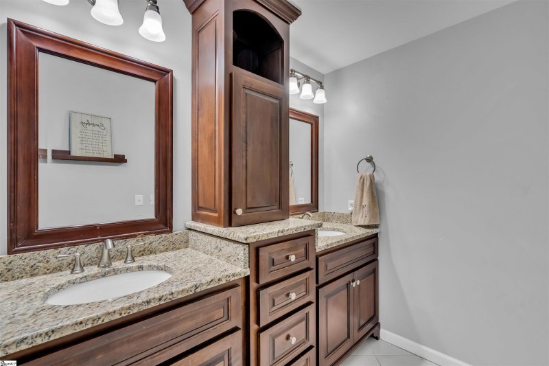 Property image 3 at 18 Meadow Lane, Greenville, SC 29615