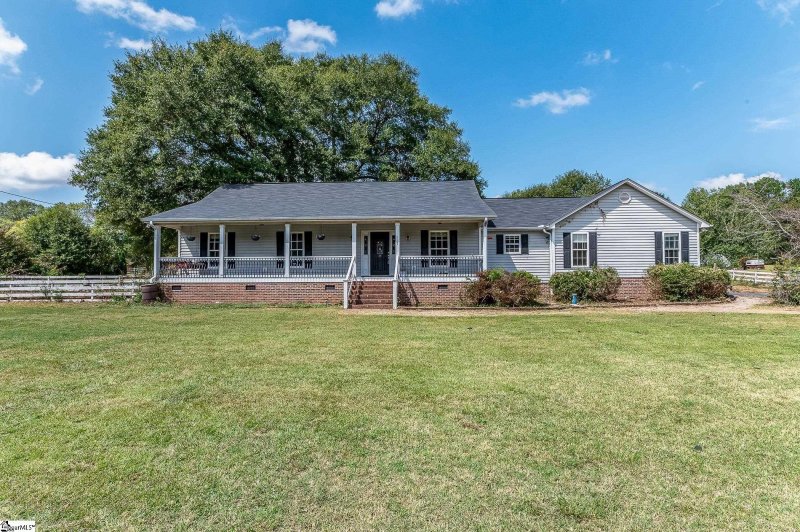 112 Kingswood Circle