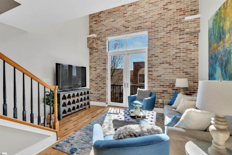 Property image 4 at 111 E Mcbee Avenue, Greenville, SC 29601