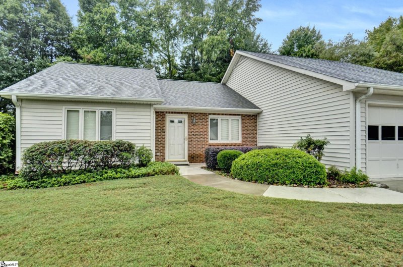 Property image 2 at 9 Creekdale Court, Greenville, SC 29615