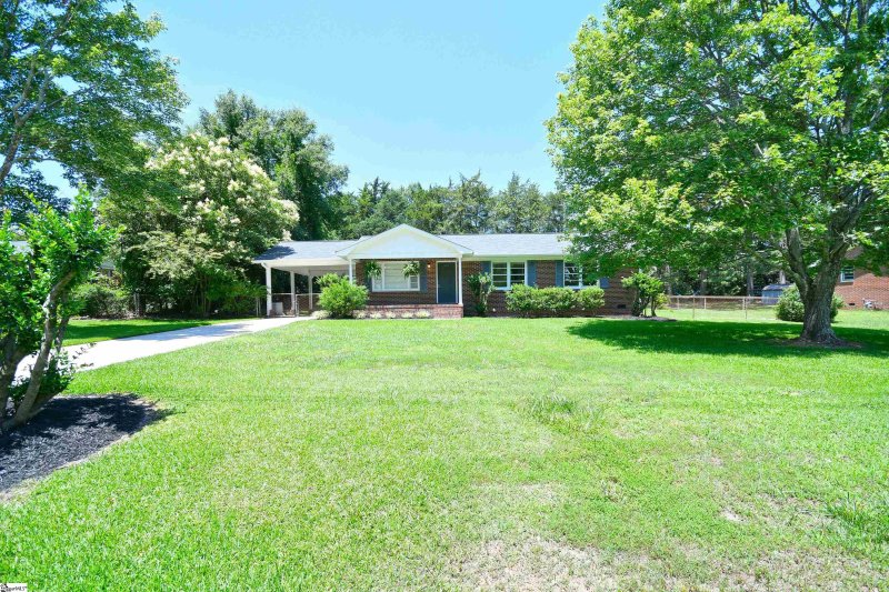 Property image 2 at 158 Woodridge Circle, Greenville, SC 29607