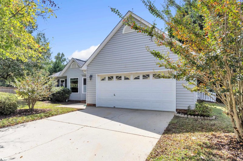 Property image 2 at 401 Twin Falls Drive, Simpsonville, SC 29680