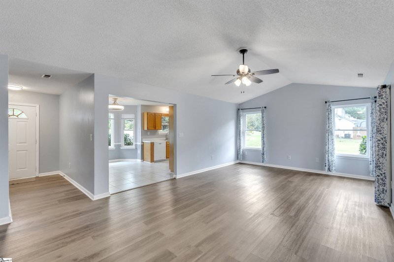 Property image 3 at 401 Twin Falls Drive, Simpsonville, SC 29680
