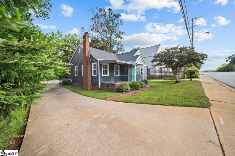 Property image 2 at 909 Rutherford Road, Greenville, SC 29609