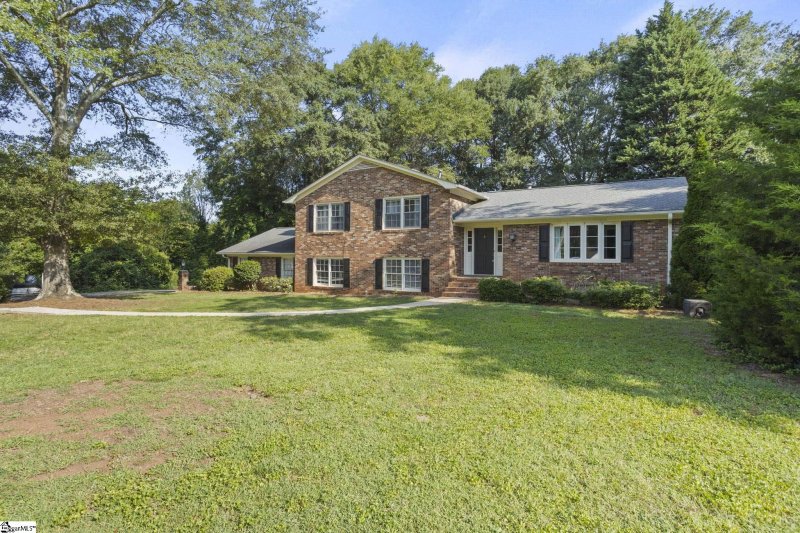 Property image 2 at 4 Caraway Court, Greenville, SC 29615