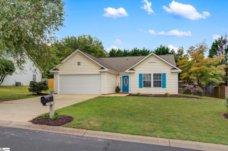 Property image 2 at 304 Thornbush Court, Greer, SC 29651