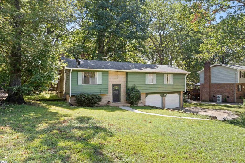 Property image 2 at 7 Fernwood Drive, Taylors, SC 29687