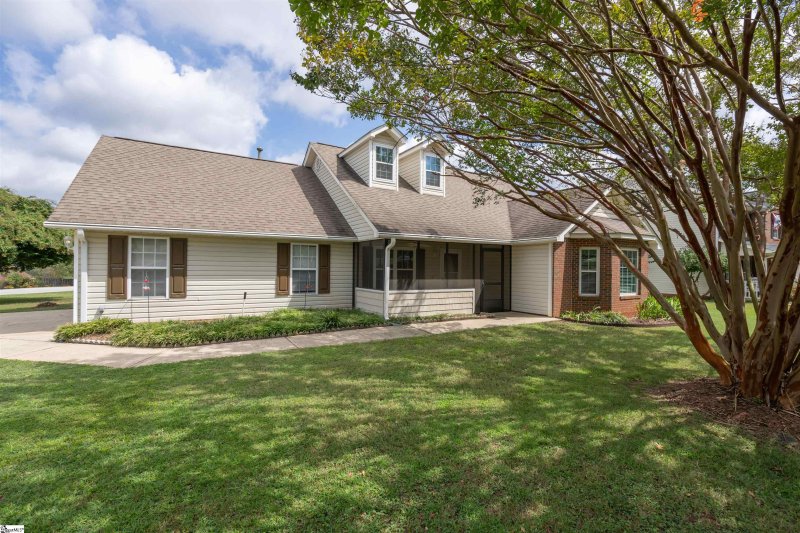 Property image 2 at 8 Kingfisher Drive, Simpsonville, SC 29680