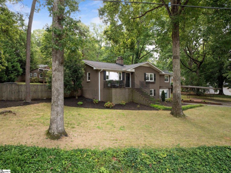 Property image 3 at 321 Robin Hood Road, Greenville, SC 29607