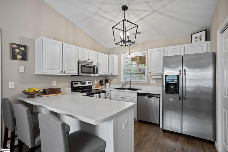 Property image 2 at 403 Pheasant Ridge Drive, Taylors, SC 29687