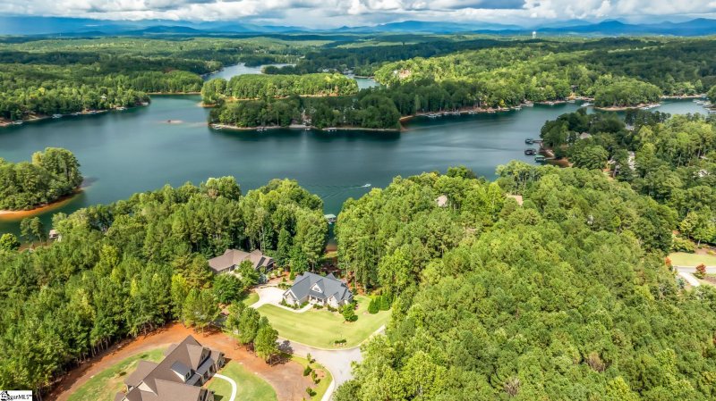 Property image 2 at 300 Shorewinds Court, Seneca, SC 29672