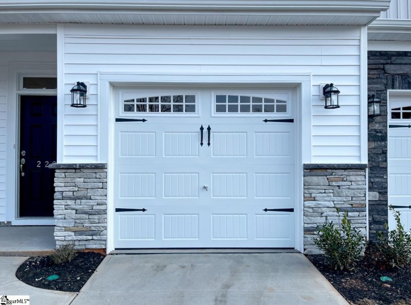 Property image 2 at 220 Brochaill Court, Piedmont, SC 29673