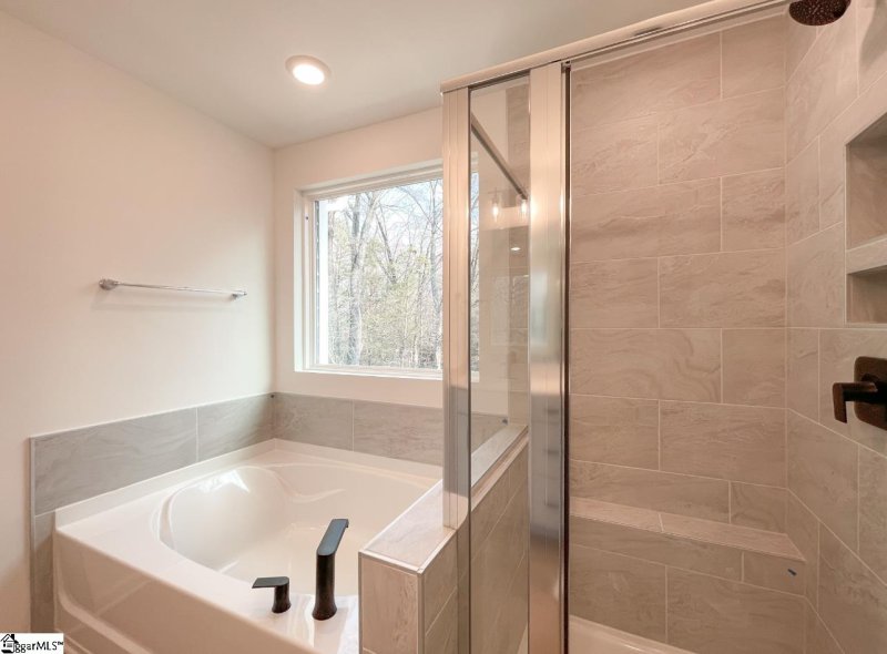 Property image 3 of 214 Brochaill Court in Attenborough, Piedmont, SC 29673