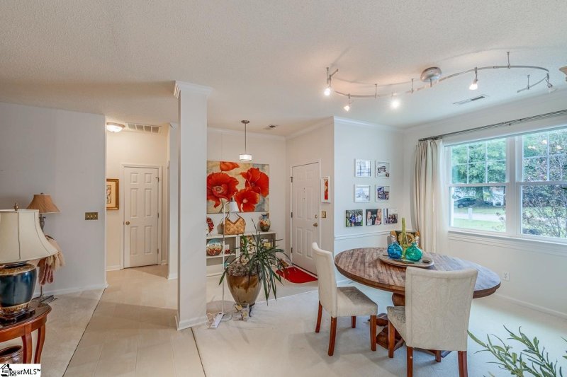 Property image 2 at 8 Chablis Court, Mauldin, SC 29662