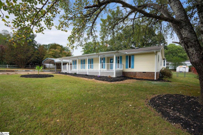 Property image 2 at 418 Willow Drive, Piedmont, SC 29673