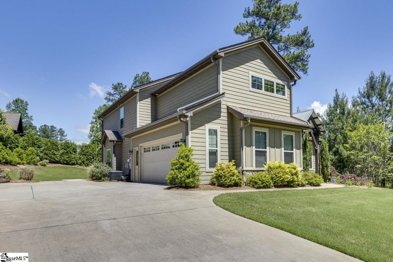 Property image 2 at 303 Signature Drive, Travelers Rest, SC 29690