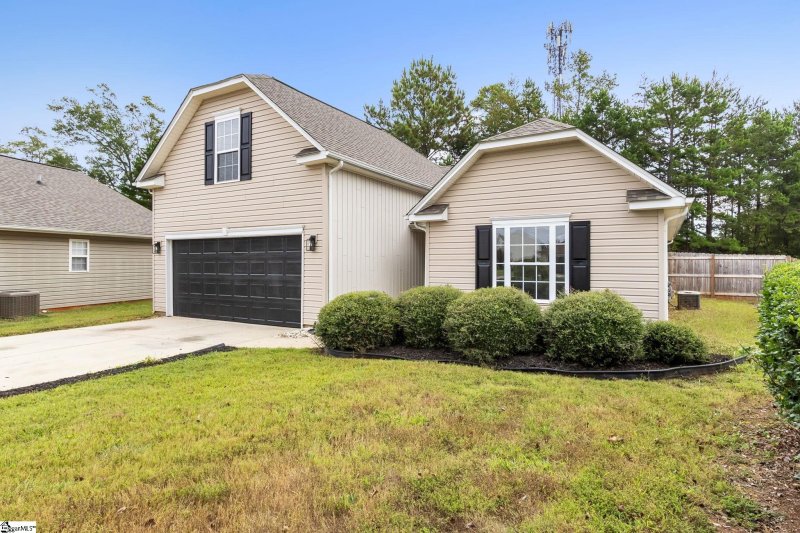 Property image 3 at 402 Flanders Court, Greenville, SC 20607