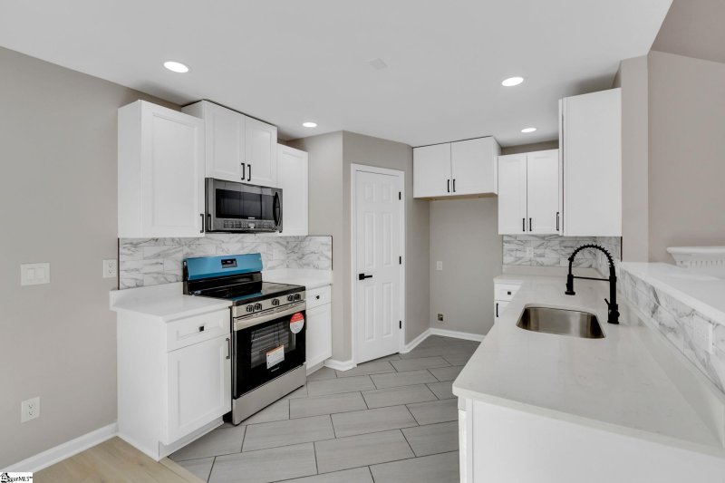 Property image 5 at 402 Flanders Court, Greenville, SC 20607