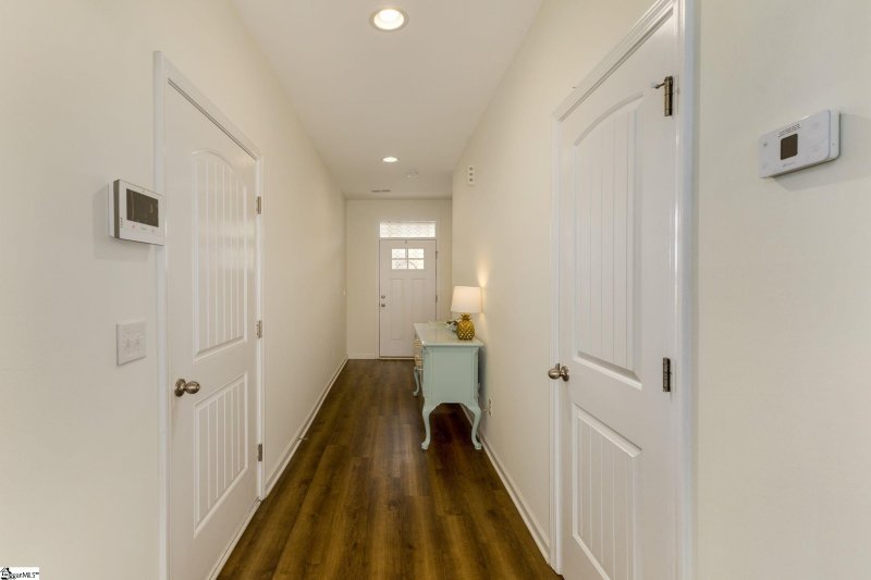 Property image 4 at 400 Cedar Bluff Way, Mauldin, SC 29662