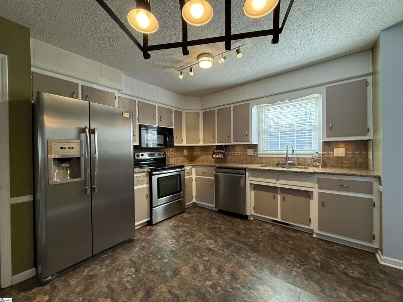 Property image 3 at 109 Village Court, Greer, SC 29651