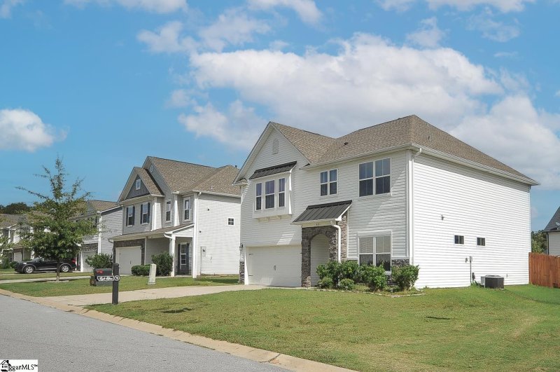 Property image 2 at 815 Camberwell Road, Simpsonville, SC 29680