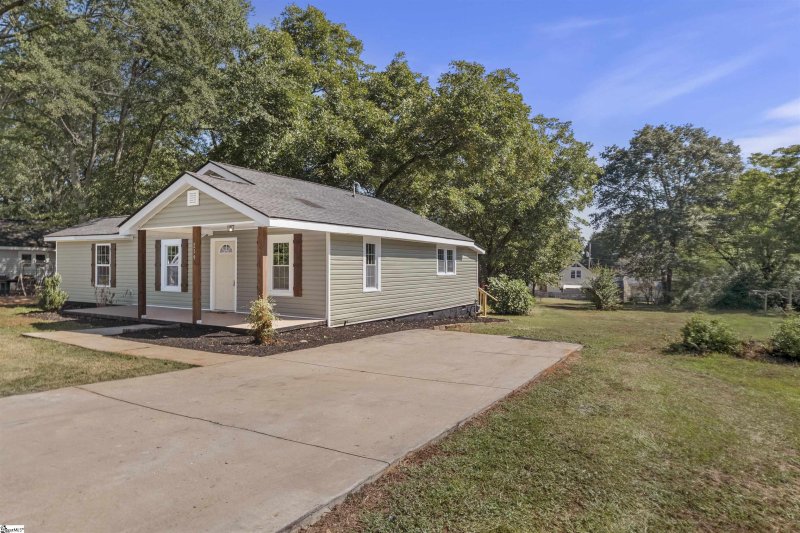 Property image 2 at 219 Nalley Street, Easley, SC 29640