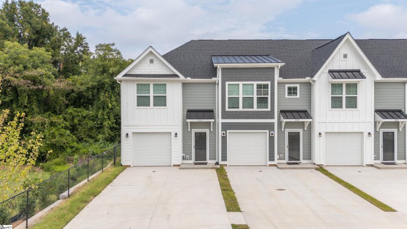 East Fairview Townhomes, Greer Community