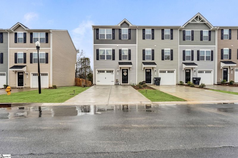 Property image 2 at 223 Coldwater Creek Court, Simpsonville, SC 29680-6964