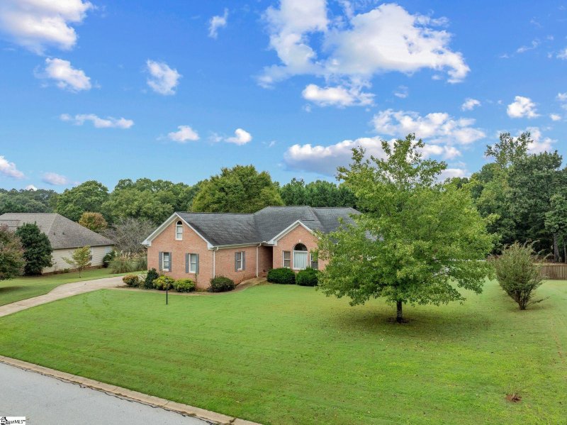 Property image 3 at 102 Shovler Court, Taylors, SC 29687