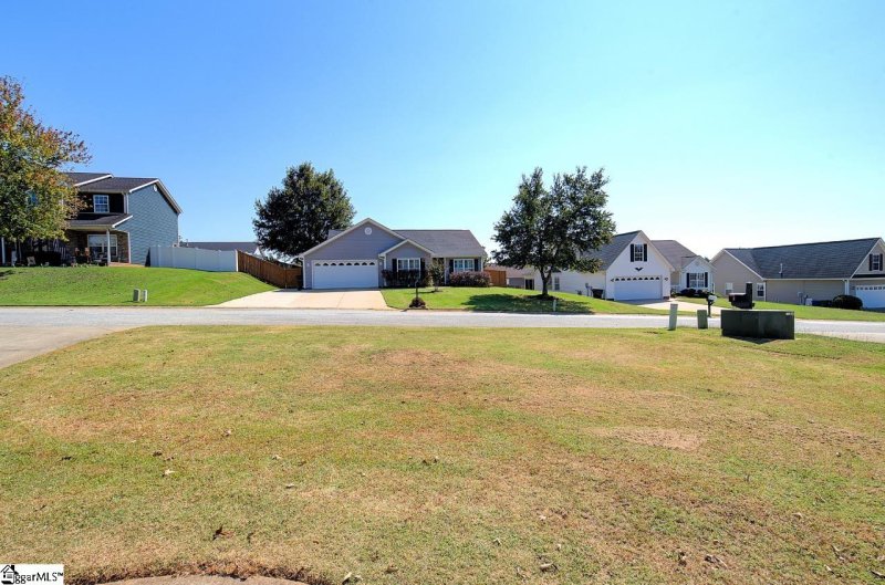 Property image 5 at 7 Clematis Drive, Taylors, SC 29687