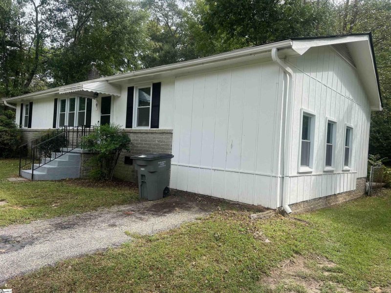 Property image 2 at 9 June Lane, Greenville, SC 29605