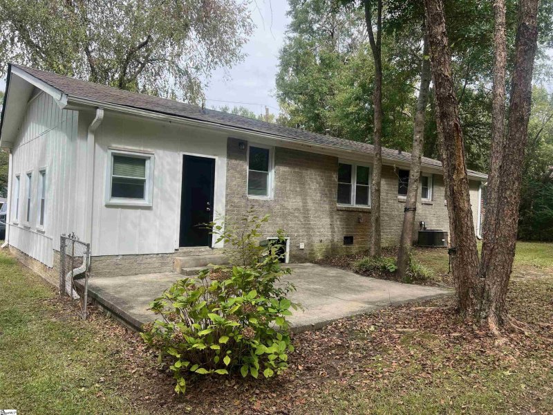 Property image 3 at 9 June Lane, Greenville, SC 29605