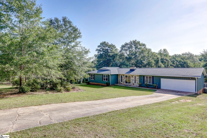 Property image 4 at 218 Tar Boulevard, Greenville, SC 29605