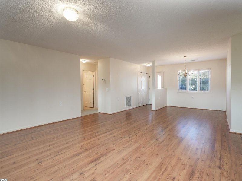 Property image 5 at 10 Sunbriar Drive, Greenville, SC 29615-5345