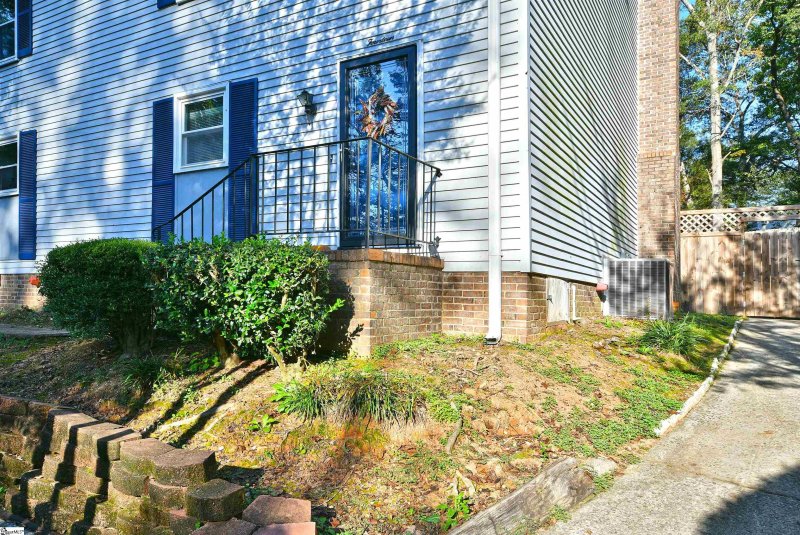 Property image 3 at 14 Dover Drive, Taylors, SC 29687