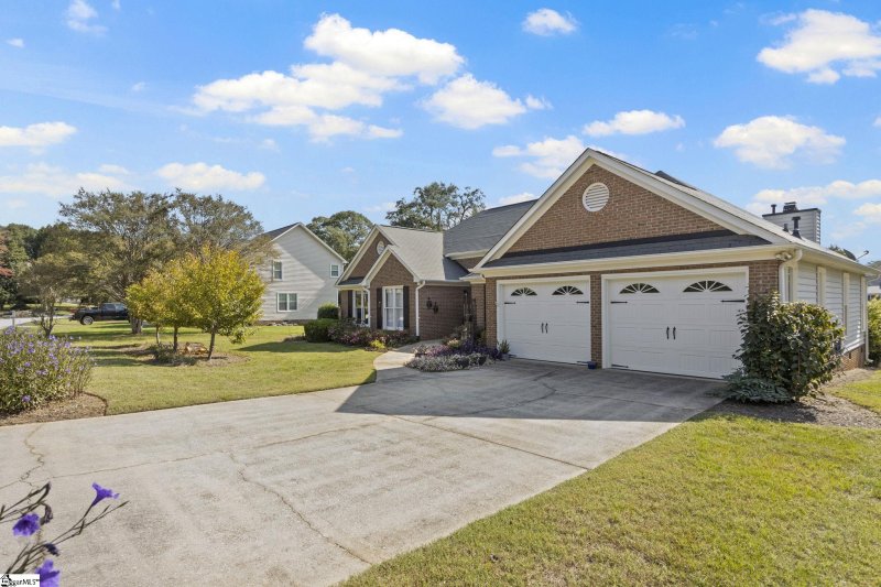 Property image 3 at 111 Spring Lake Loop, Simpsonville, SC 29681