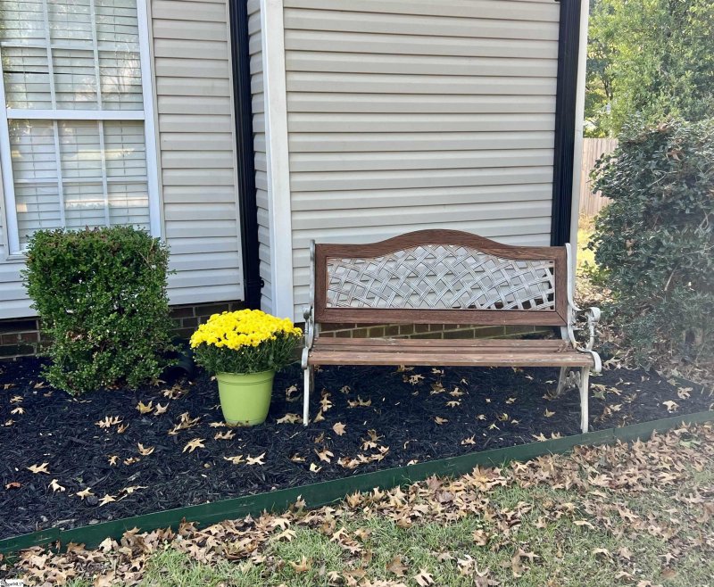 Property image 2 at 204 Laurel Tree Lane, Simpsonville, SC 29681